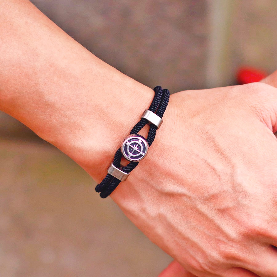Bracelet boussole nautique de  - Compass Lensatic avis et prix